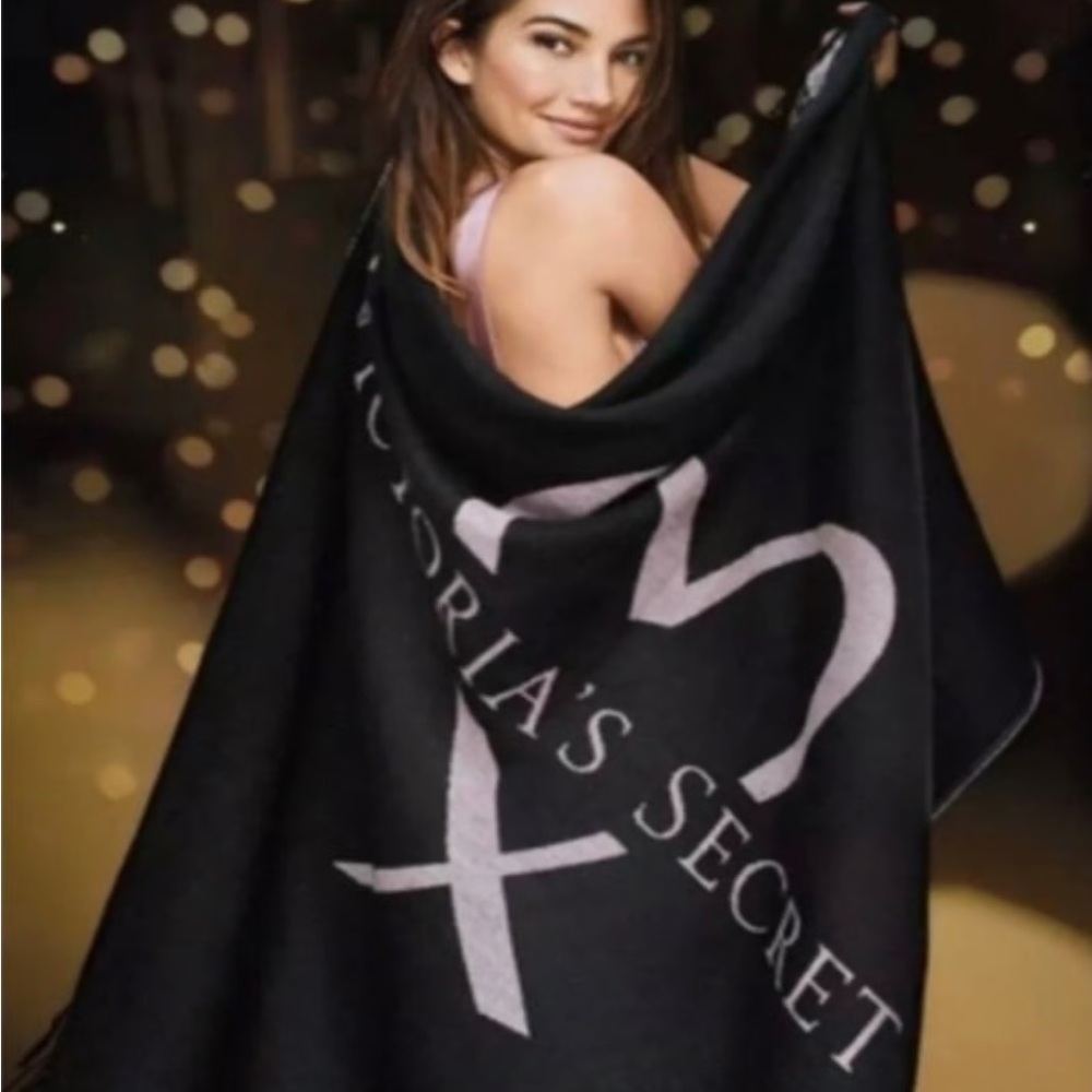 VICTORIA`S SECRET Throw Blanket Limited Edition Cozy Black Pink Heart